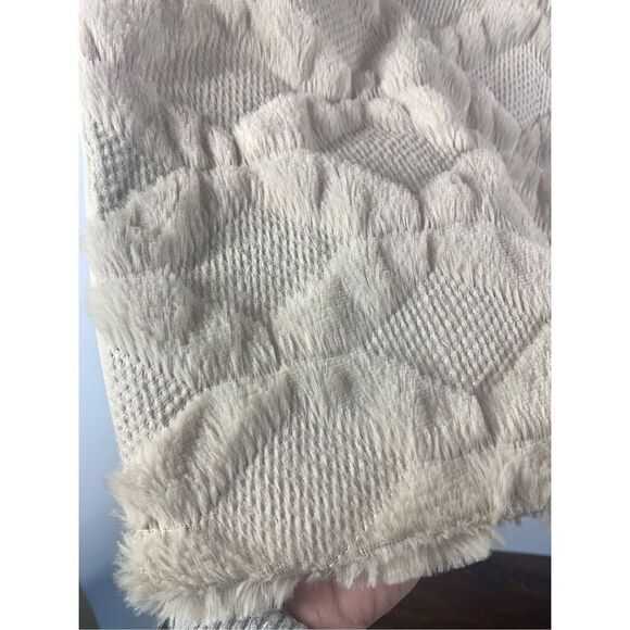 Chenille Cream Diamond Pattern Decor Pillow Cases 20x20" Set of 2 - Picture 4 of 7